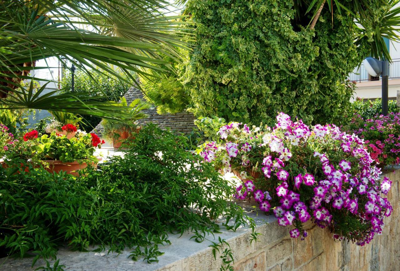 مبيت وإفطار ألبيروبيللو Trullo Giardino Fiorito المظهر الخارجي الصورة